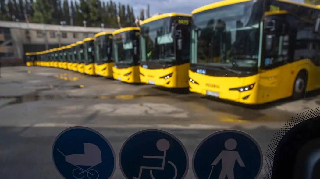 Київ отримав 30 нових автобусів за угодою з ЄІБ: більшість вийшла на маршрути