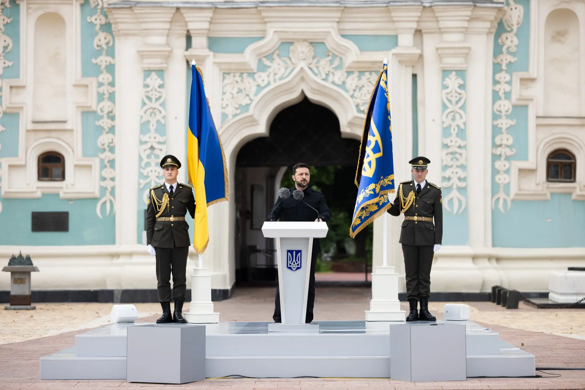 Зеленський у День Конституції: Україна є і буде на землі, українці є і будуть