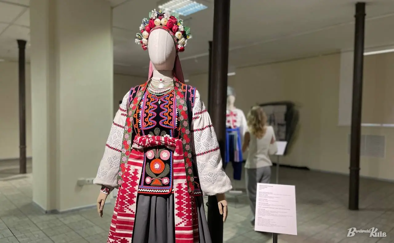 У Києві демонструють реконструкції строїв із тимчасово окупованих регіонів України: де побачити