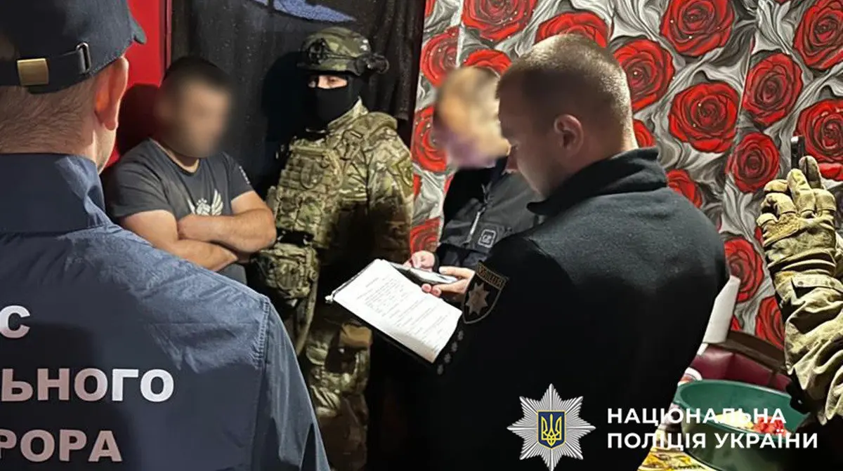 Привласнили 1 млн грн: поліція затримала шахраїв, які ошукували звільнених із полону військових
