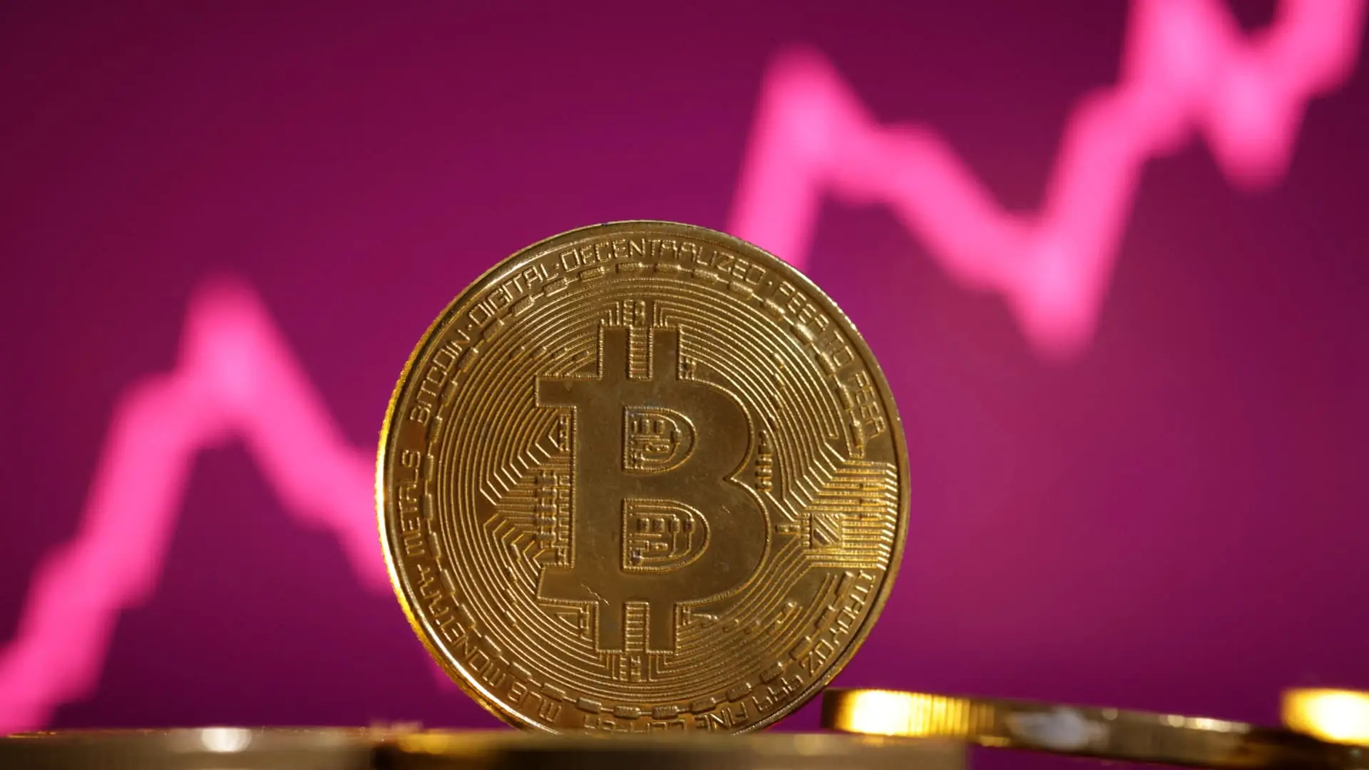 Bitcoin злетів до історичного піку в $120 000 перед розглядом криптозаконів у США
