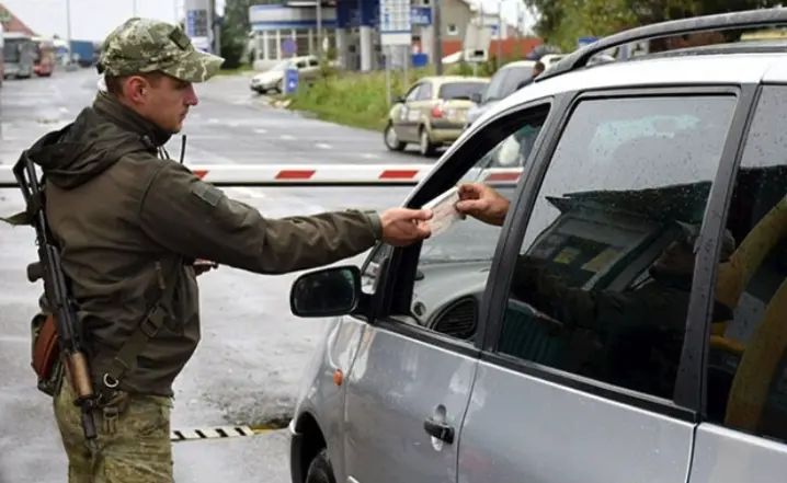 Чоловіки до 22 років зможуть виїжджати за кордон, - Зеленський