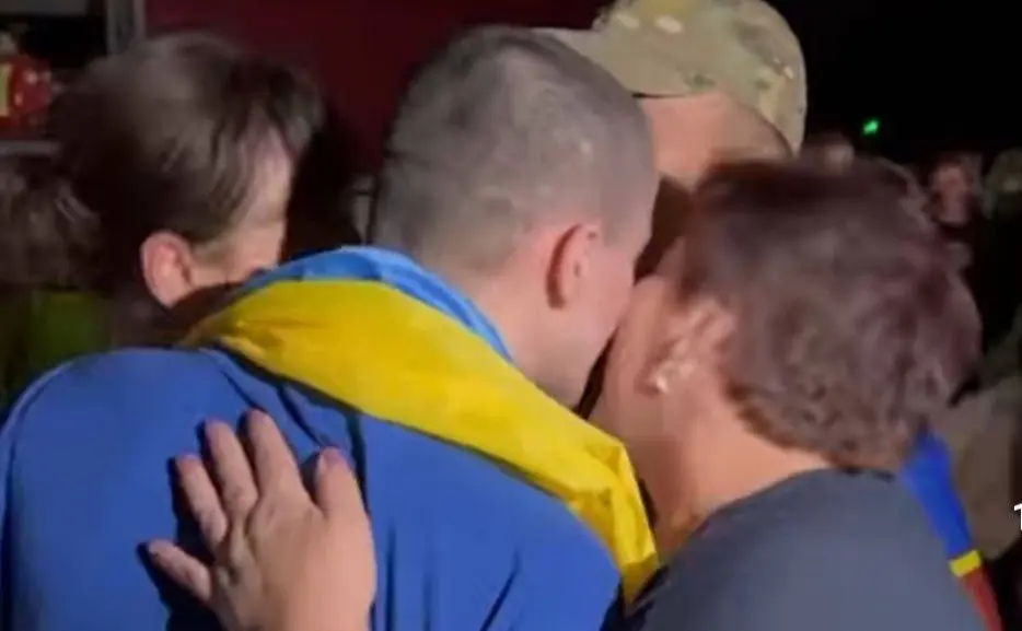 Двоє захисників із Макарівської громади повернулися з полону