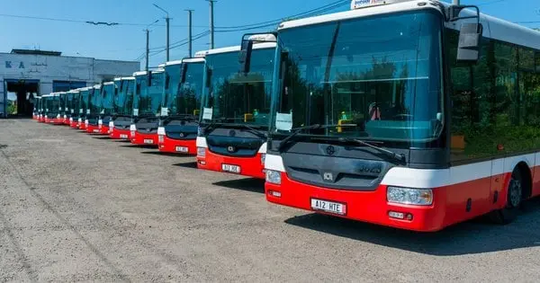 Чернівці отримали 15 низькопідлогових автобусів з Праги