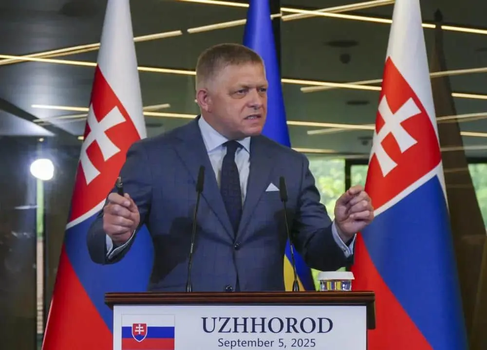 ЗМІ: європейські соціалісти готуються вигнати зі своїх лав партію Фіцо