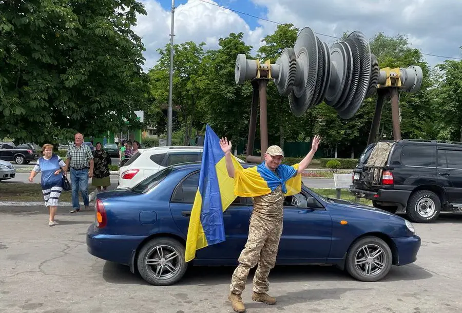 У Ладижині всією громадою зустріли захисника, який вважався зниклим безвісти