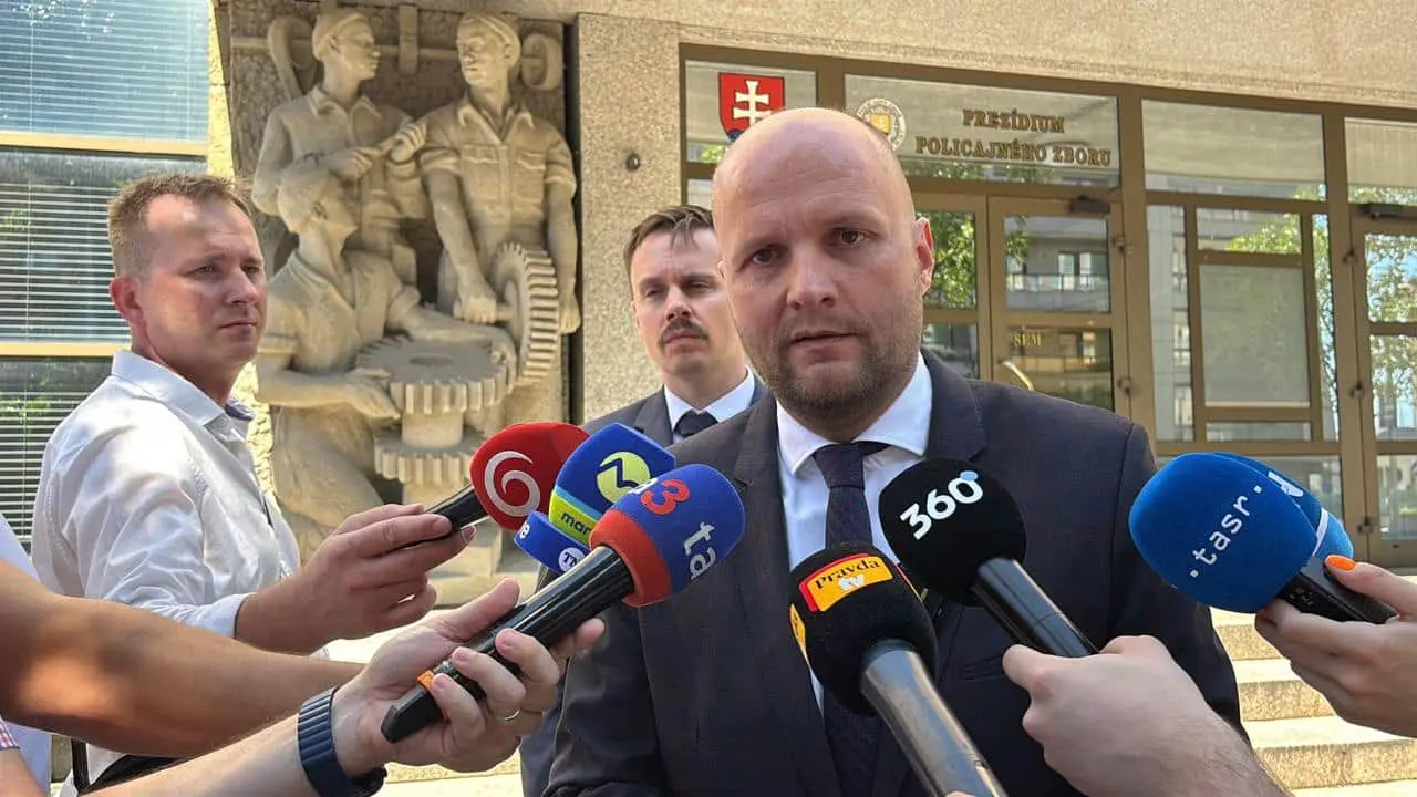 Ексміністр Словаччини дав свідчення щодо зловживань військовою допомогою Україні