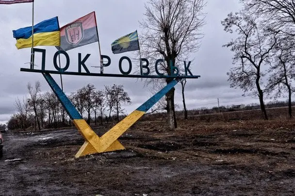 Покровськ під обстрілами: з міста вивозять цивільних