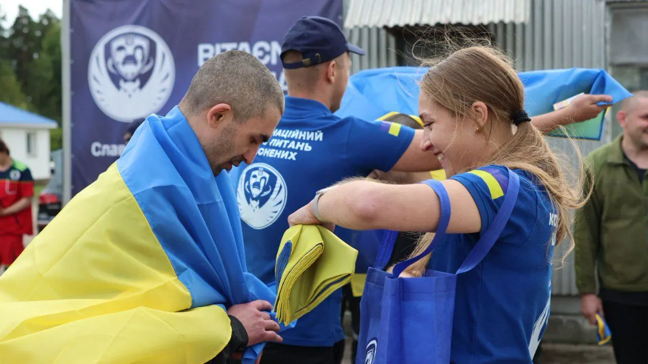 З російського полону повернулися військові та цивільні, серед них журналіст Дмитро Хилюк