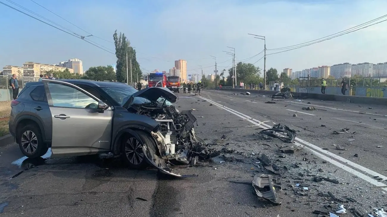 У Києві на Харківському шосе сталася смертельна ДТП: рух перекрито