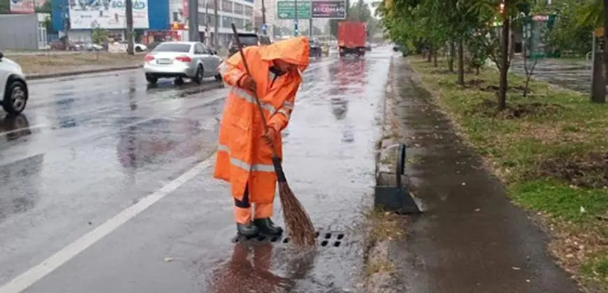 Негода в Одесі: кількість затоплених вулиць зростає