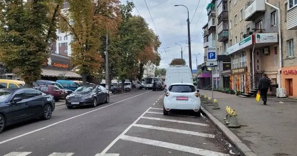 У центрі Рівного облаштують понад 60 платних паркомісць