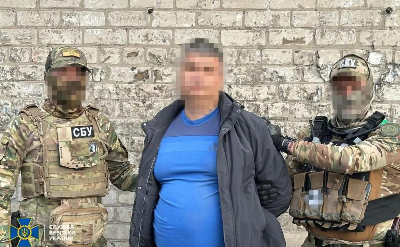 «Зливали» координати ППО та логістичних об’єктів ЗСУ: СБУ затримала поплічників росії