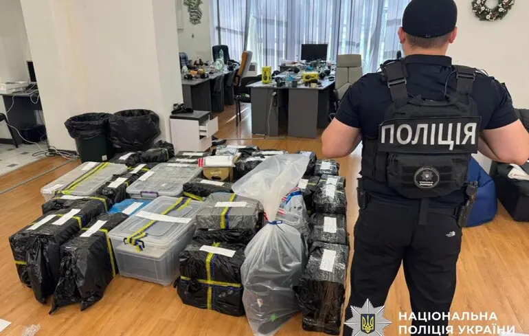 Правоохоронці України та Чехії припинили діяльність мережі шахрайських кол-центрів