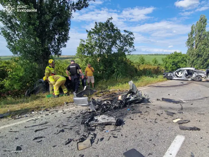 З’явились фото з місця жахливої автотрощі поблизу села Припруття
