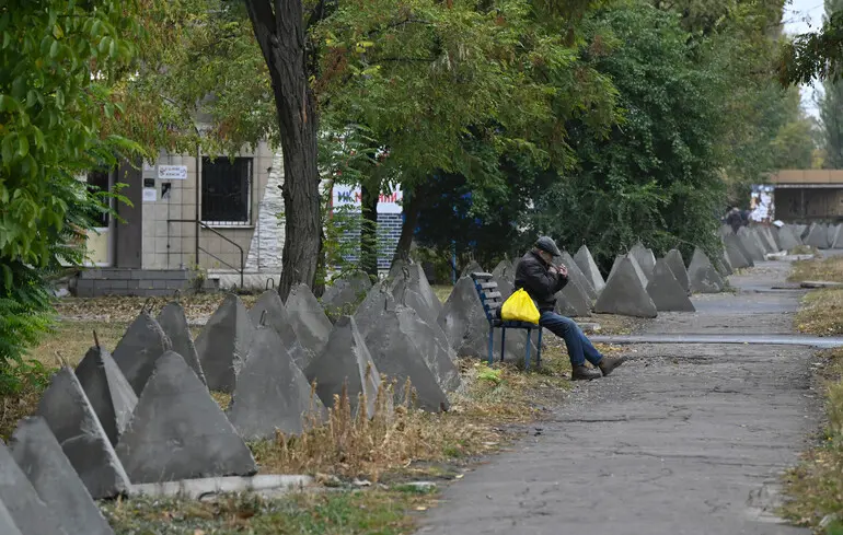 Росіяни скинули з дронів листівки на Покровськ із закликом здавати позиції українських військових