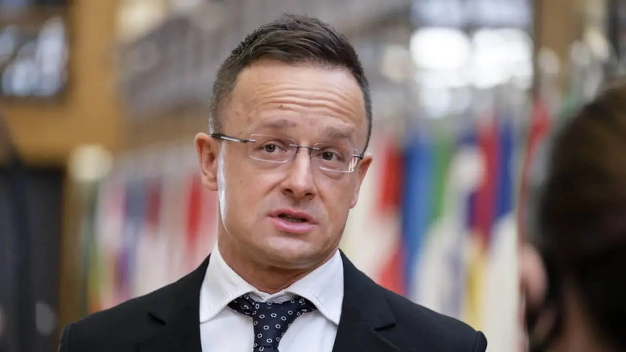 Сійярто: Угорщина готова організувати мирні переговори Росії та України