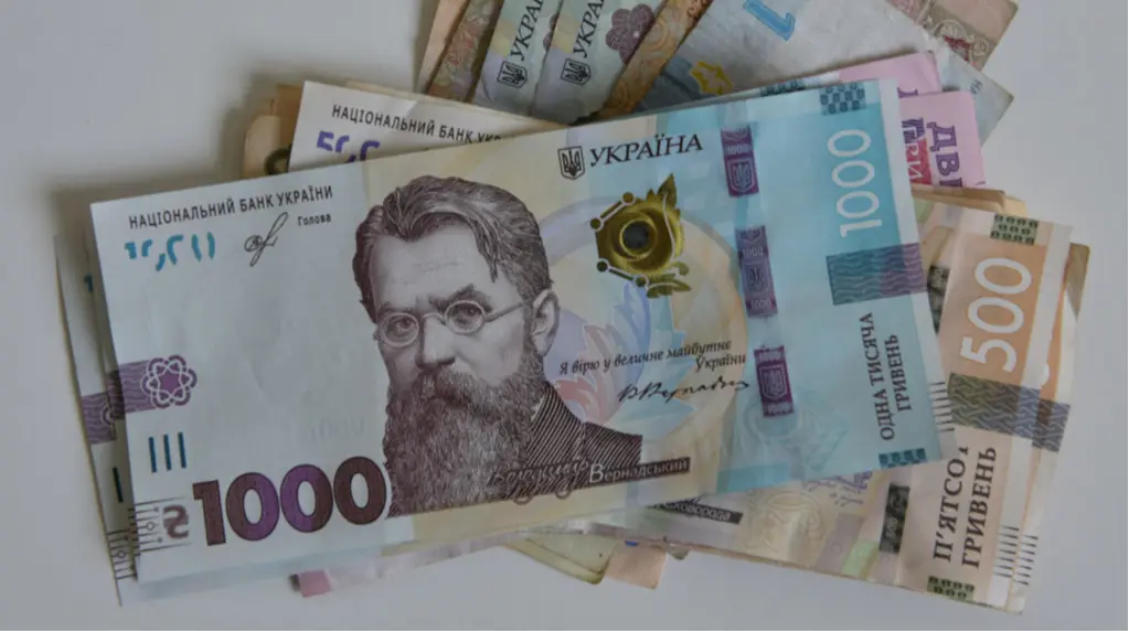 В Україні зменшилася середня зарплата: в яких регіонах отримують найбільше та найменше