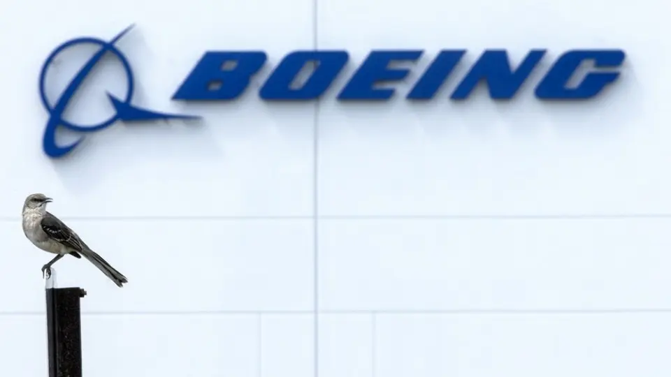 "Может разозлить Трампа". Россияне повредили здание американского Boeing в Киеве