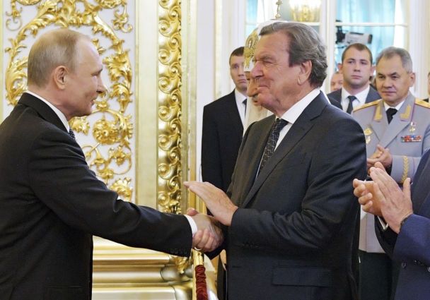 Банк заблокував рахунок друга Путіна, на який він отримував гроші з РФ — Bild