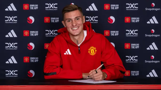 Benjamin Šeško Joins Manchester United with Iconic Jersey Number