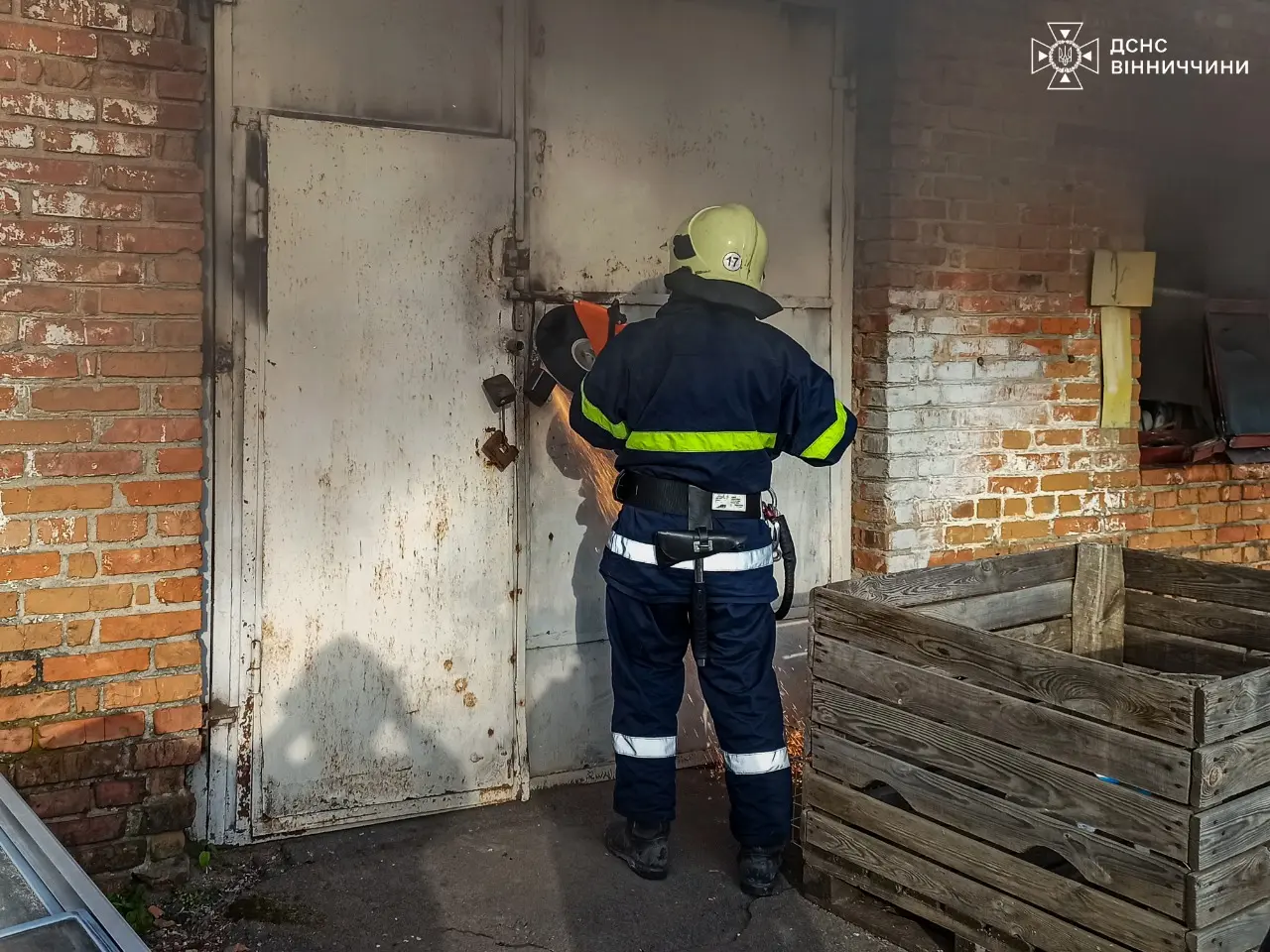 Біля Вінниці загорілось на складах