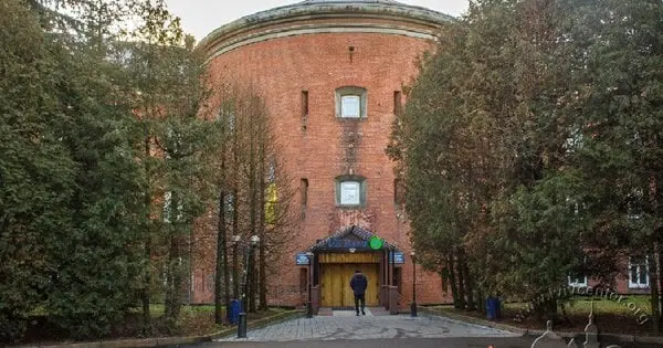 Банк Сергія Тігіпка продає історичні казарми у центрі Львова на пів мільярда гривень