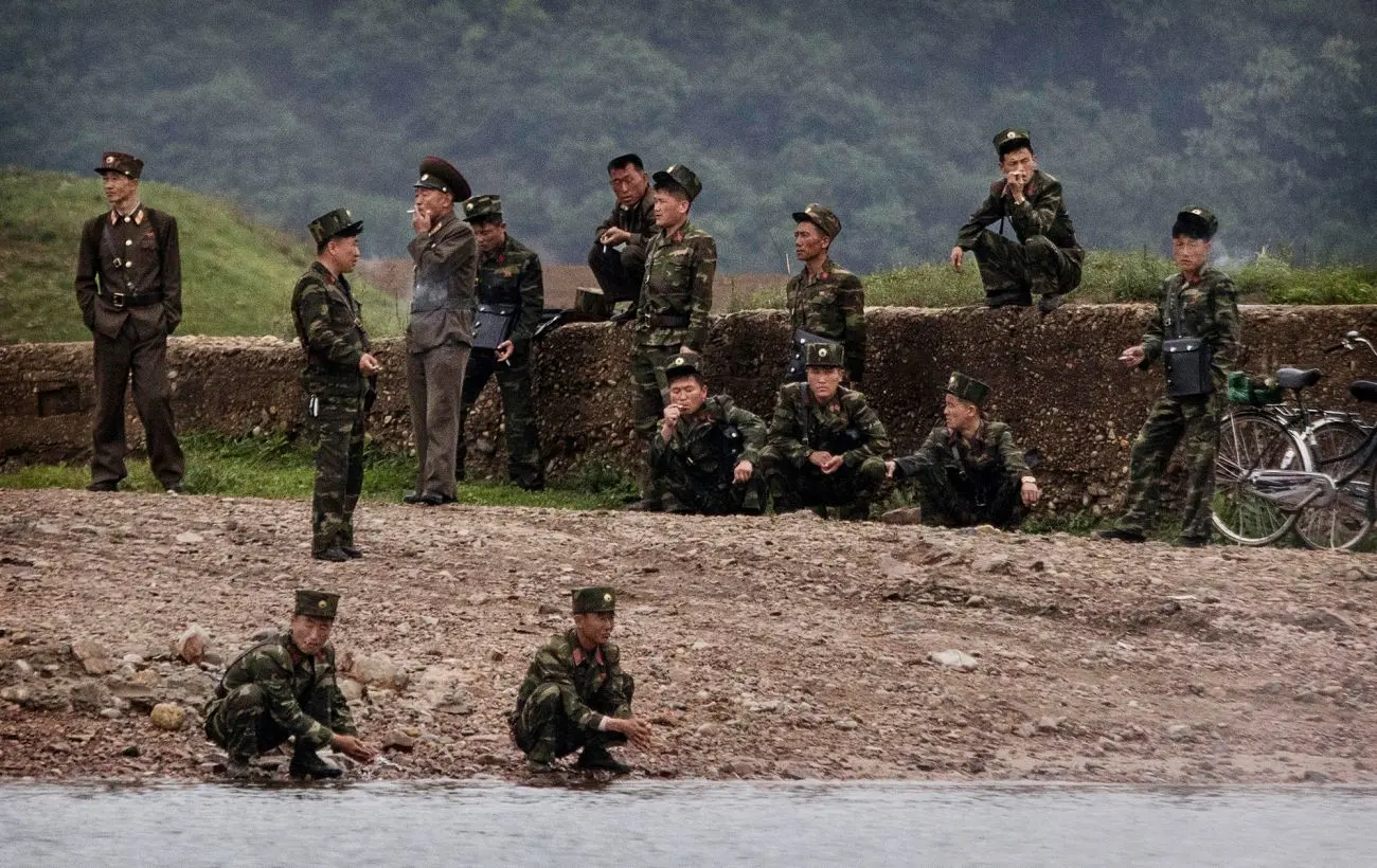 Північна Корея перекидає війська та техніку до Росії