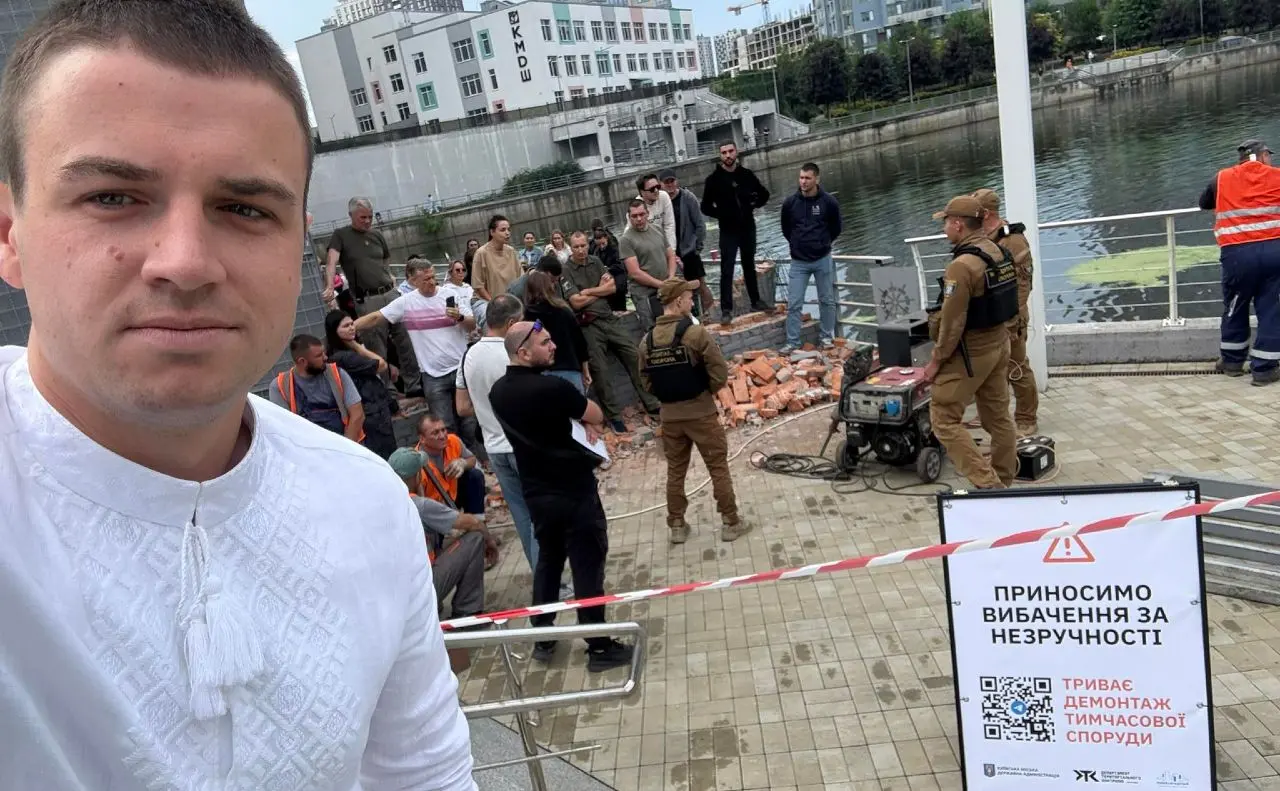 Демонтаж незаконної огорожі на Дніпрі: кияни отримали доступ до