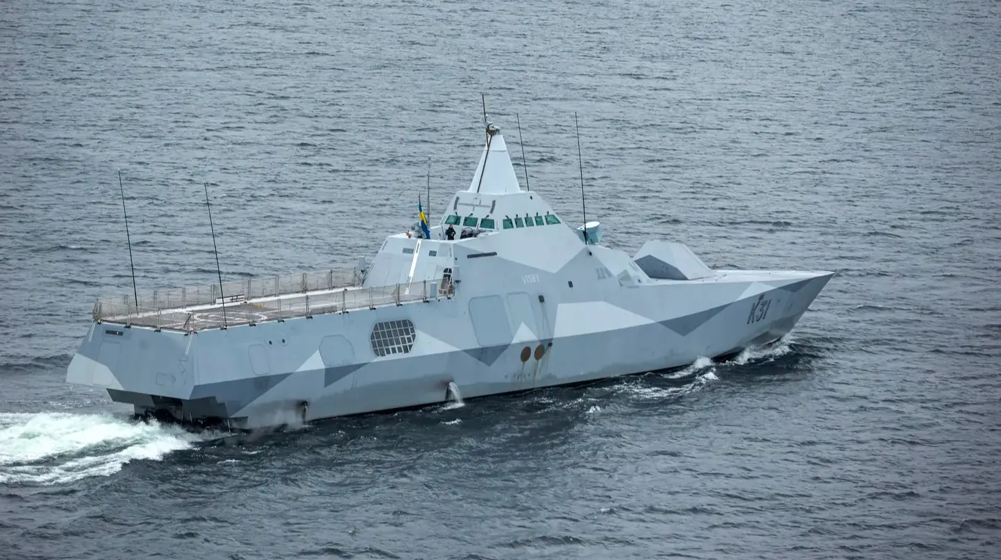 Підозріле російське судно змусило кораблі НАТО провести спецоперацію