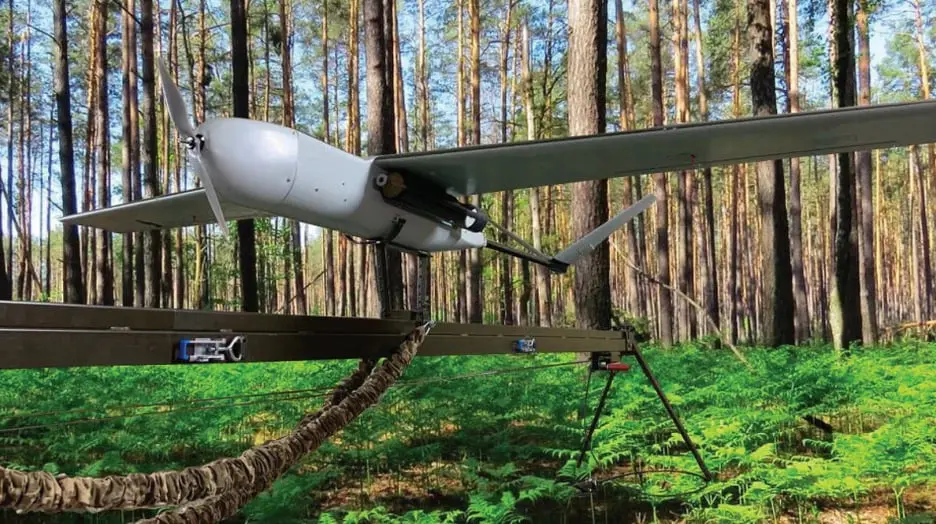 У Польщі показали український дрон-матку THOR OPERATOR, який може нести FPV та перехоплювачі