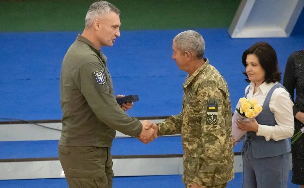 Майже 500 працівників закладів освіти Києва сьогодні на передовій, — Віталій Кличко на зустрічі з освітянами