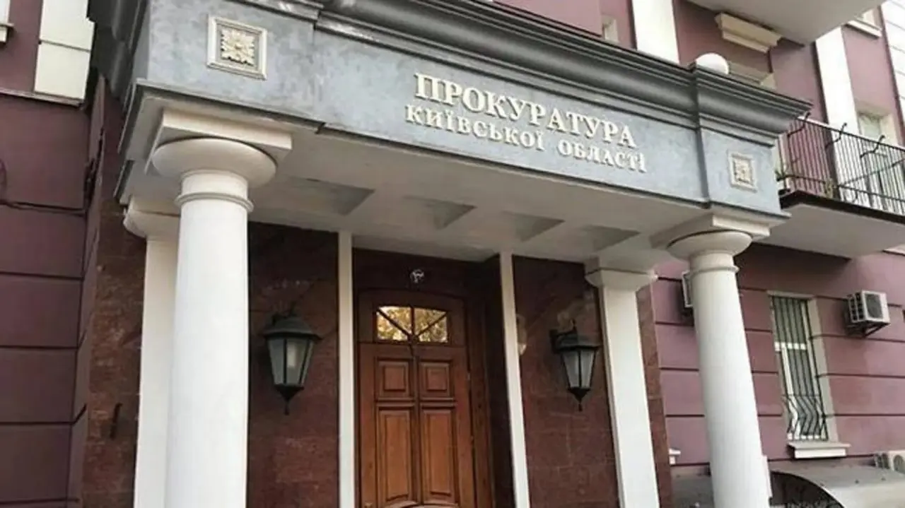 На Київщині чоловіка засудили до 10 років за замах на вбивство та підпал авто колишньої дружини
