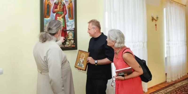 Меру Львова у Вінниці подарували копію чудотворної ікони