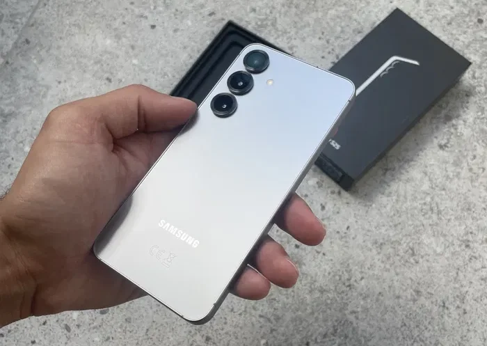 Найкращі компактні смартфони 2024 року: рейтинг Phone Arena