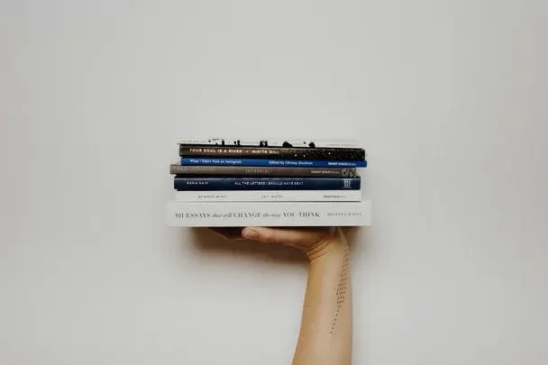 Знаки зодіаку у світі книжок: хто роман, а хто детектив
