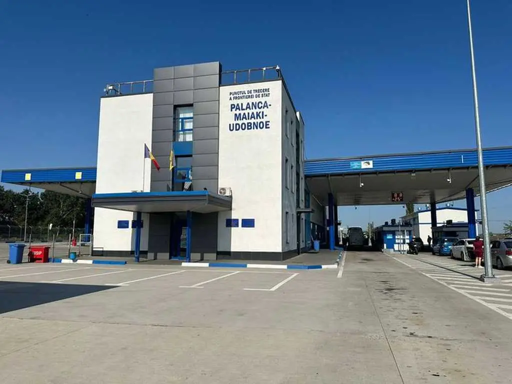 У пасажира автобуса Кишинів-Одеса виявили небезпечний предмет – КПП закрили