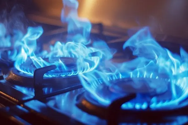 Що буде з тарифами на газ, світло і тепло восени: відповідь економіста