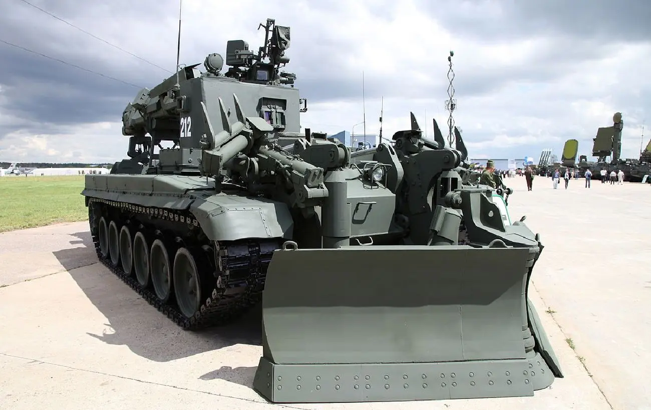 Українські захисники показали, як знищили російського "термінатора на гусеницях"