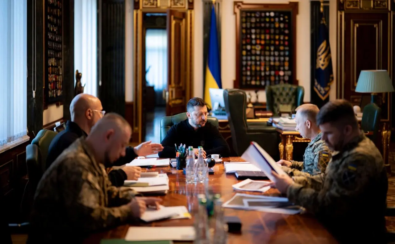 На нараді у президента говорили про дрони, що залетіли з боку Угорщини та контрнаступ біля Добропіллі