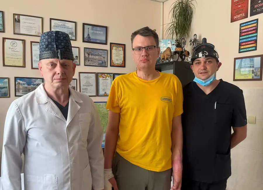 Вінницькі лікарі повернули до життя військового після важких поранень обличчя й шиї