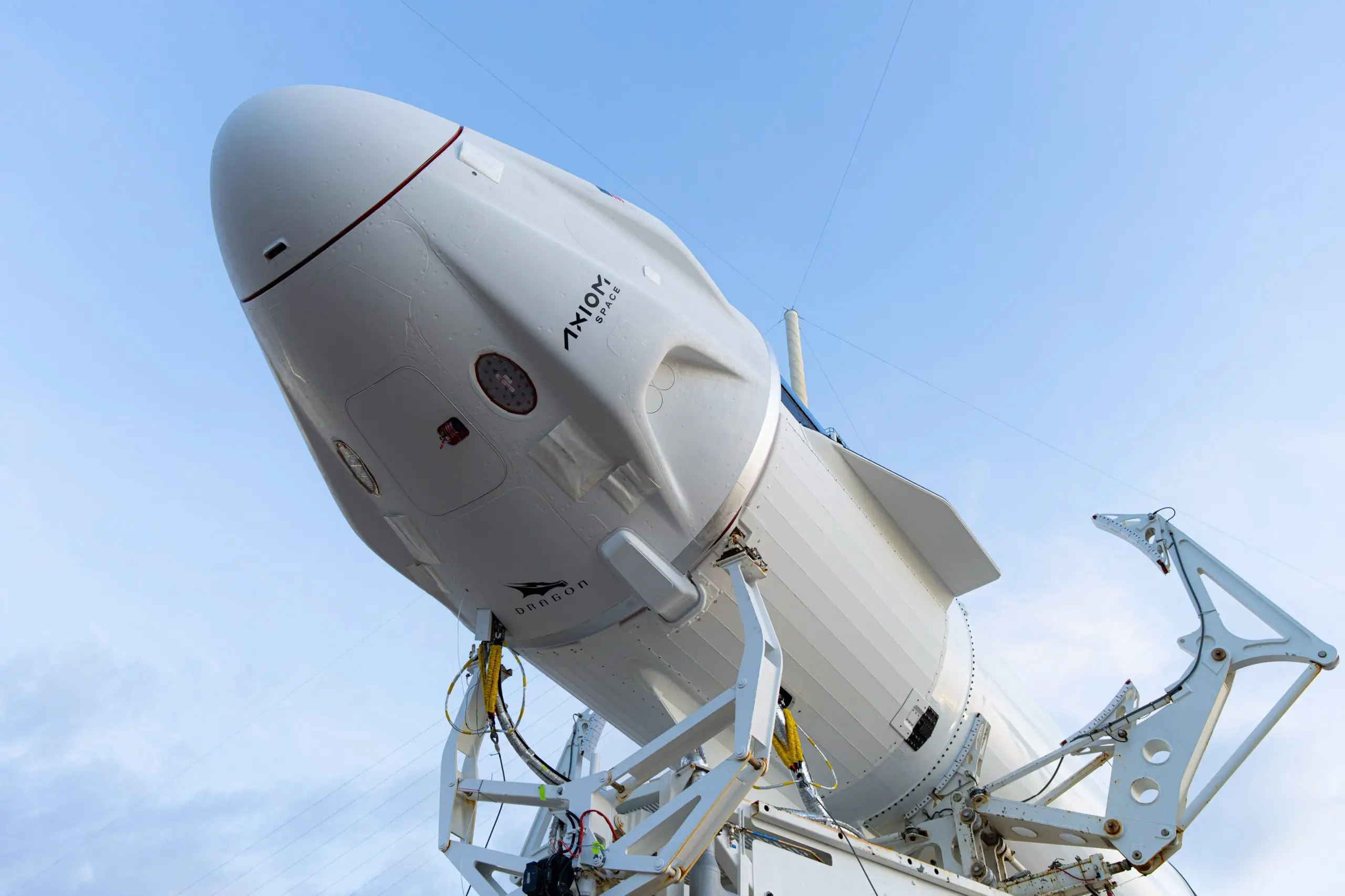 SpaceX виведе на орбіту чотирьох астронавтів: кого запускатимуть і як дивитися місію Ax-4