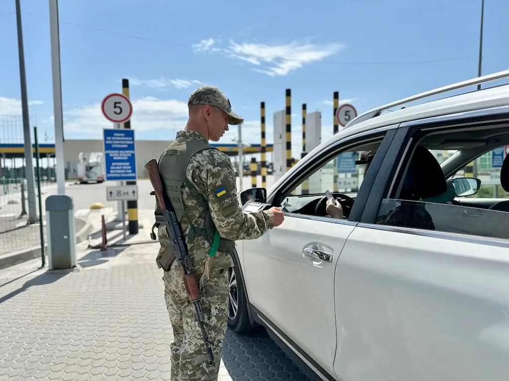 В Одеській області відкрили кордон чоловікам до 22 років: які документи потрібні і кого не випустять