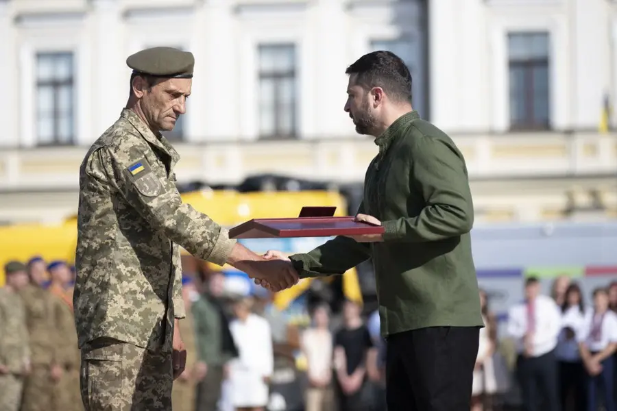 Президент вручив ордени «Золота Зірка» Героям України та рідним полеглих воїнів