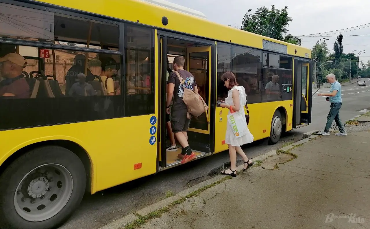 У Києві на вихідних змінить рух низка автобусних і тролейбусних маршрутів
