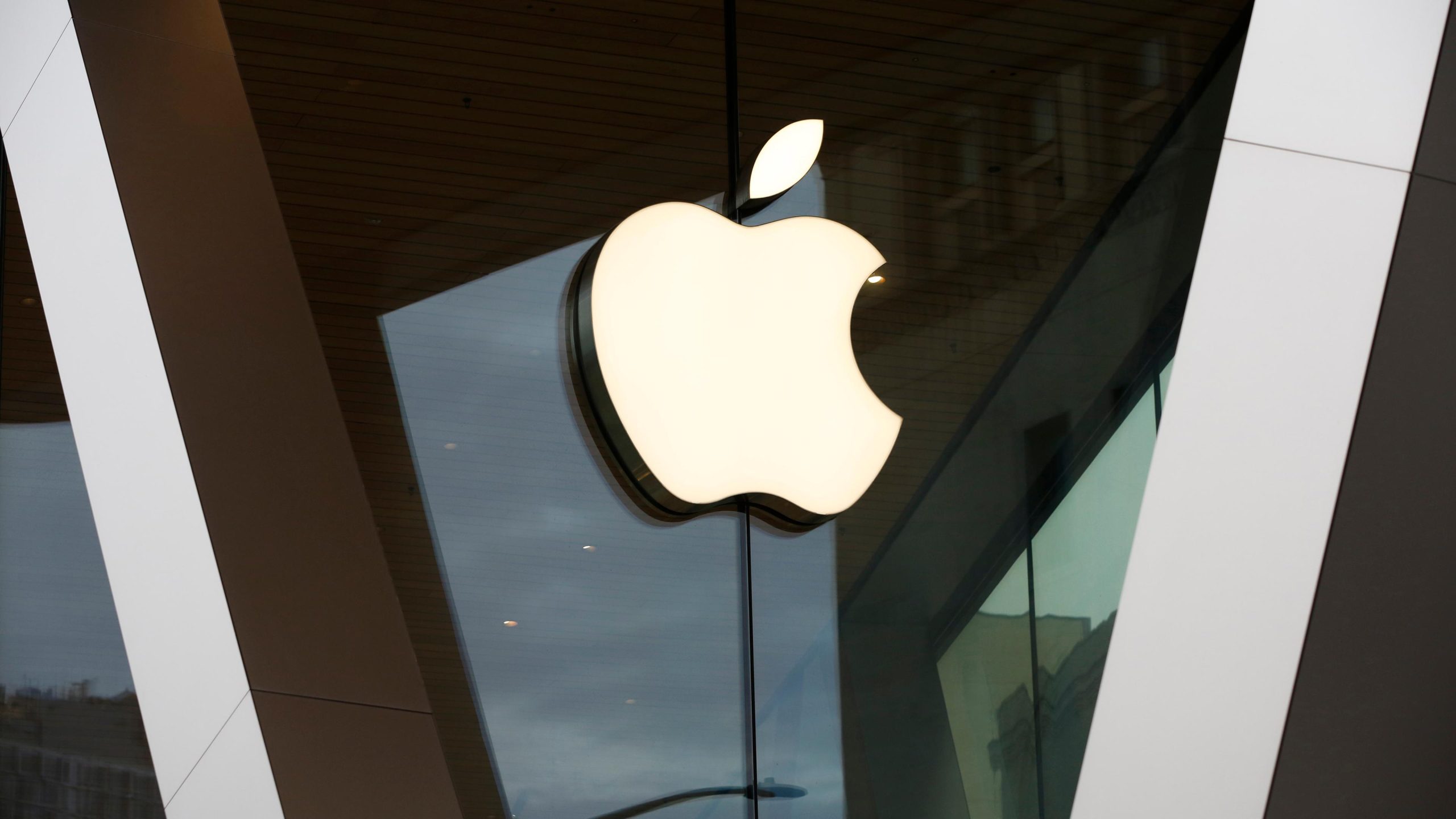 Apple звинуватили у незаконному використанні книг авторів для навчання ШІ