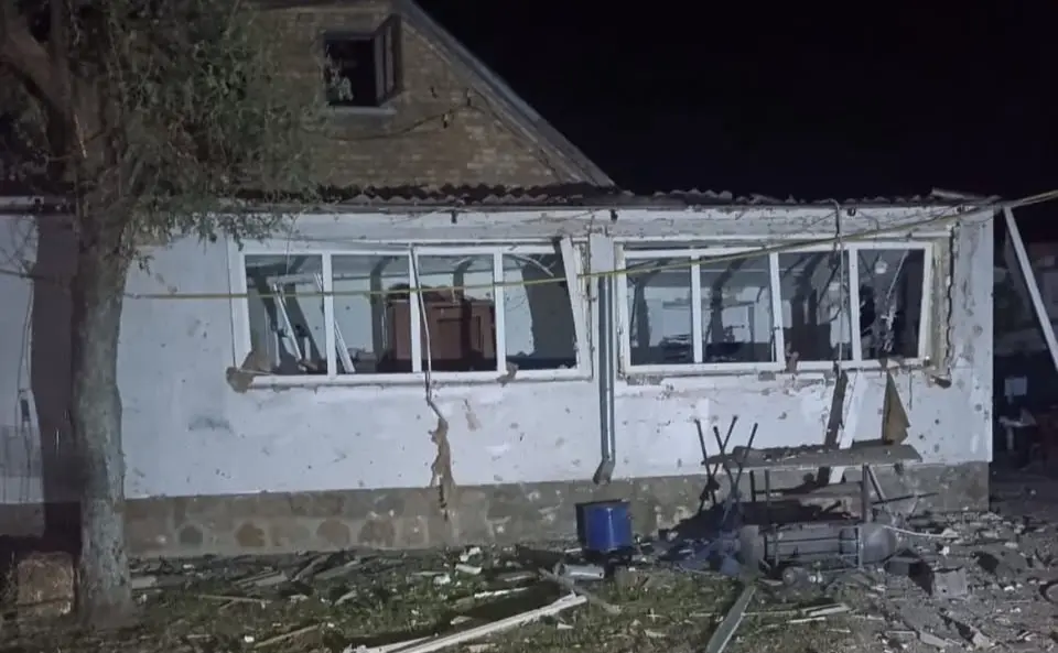 Поранили чоловіка та пошкодили будинки: наслідки ворожої атаки на Київщину