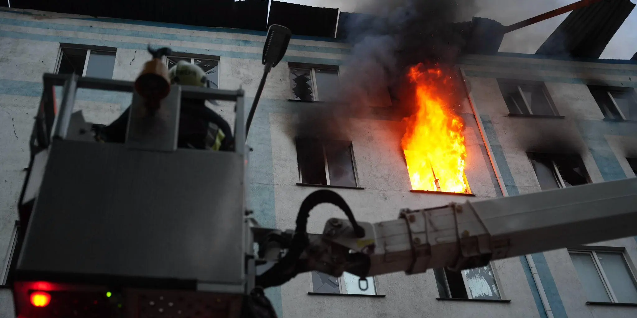 Одеські рятувальники показали перші хвилини після «прильотів» в Одесі (фото, відео)