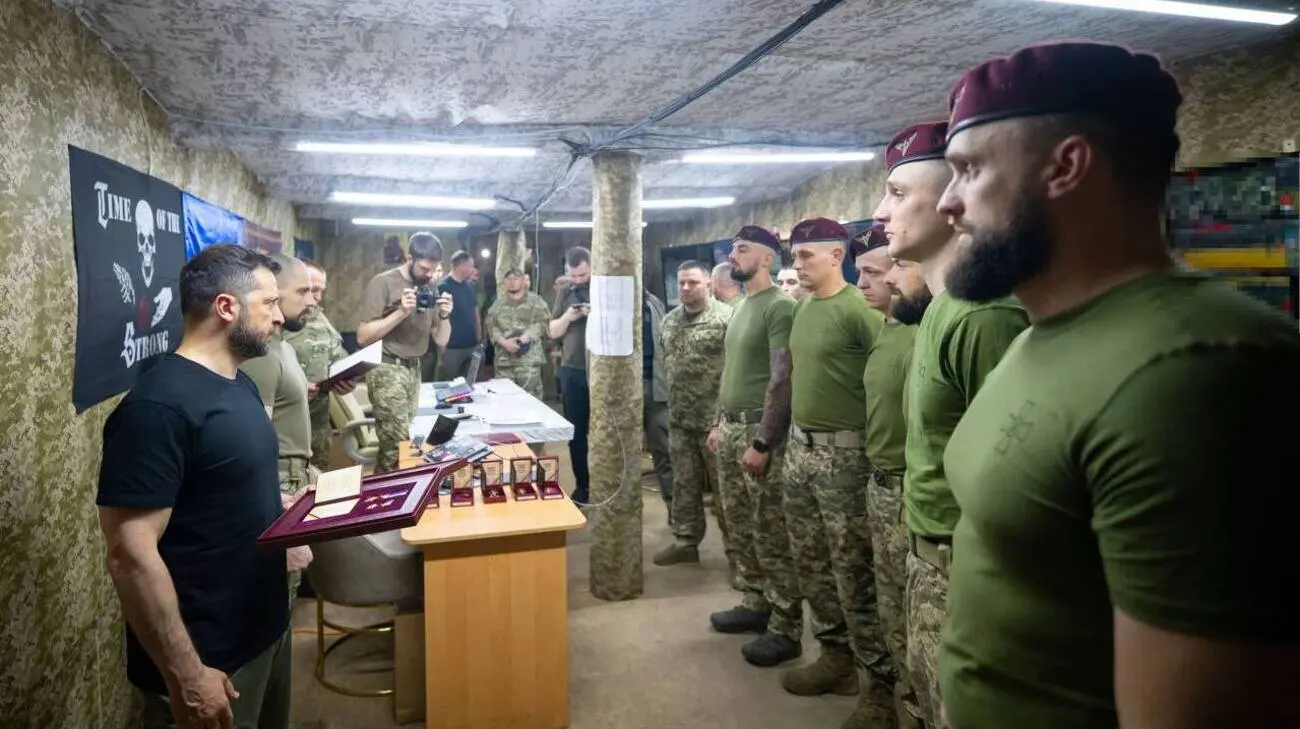 Зеленський відвідав на Сумщині підрозділ, який торік першим заходив на Курщину 