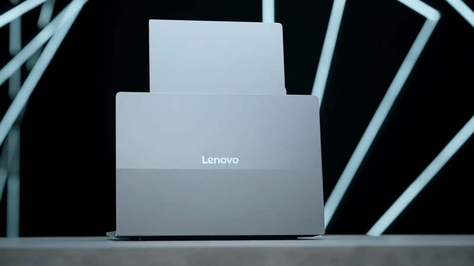 Lenovo продемонструвала роботу концепту ThinkBook VertiFlex з вертикальним режимом дисплея